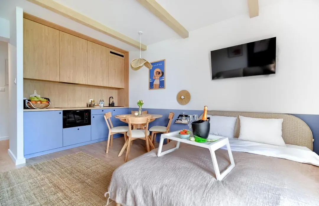 Apartamenty 4 Pory Roku- 200m PLAŻA, PRYWATNY PARKING-1