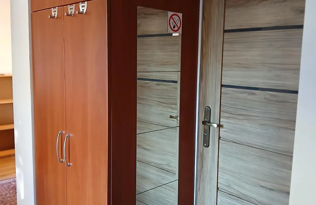 Biedronka- samodzielny apartament dla 3 osób z miejscem parkingowym-1