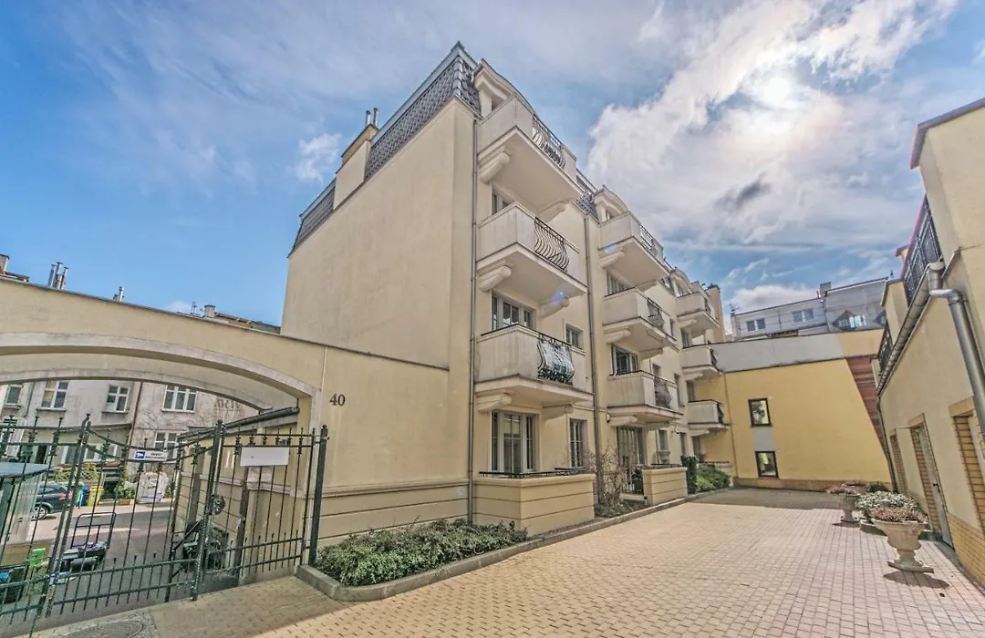 Apartament Złota Gracja z prywatnym parkingiem-1