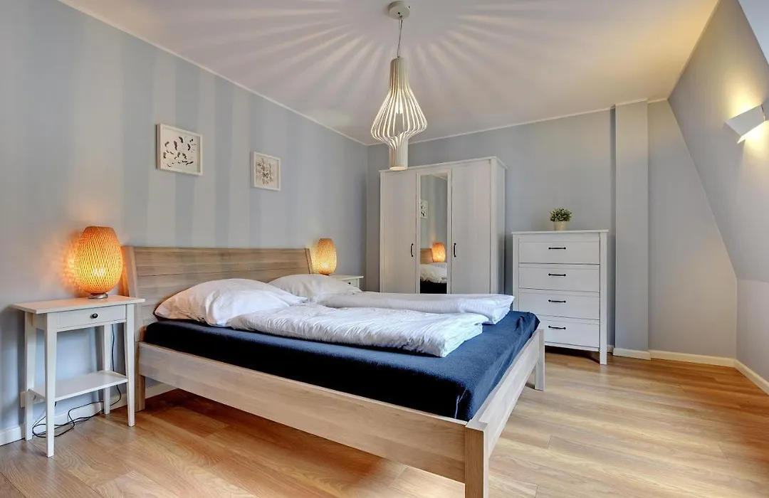 Azure Cozy Apartment By Grand Apartments-1