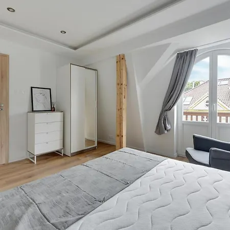 Jasne Studia Victus Blisko Plazy By Noclegi Renters-2