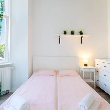 Victus Functional Apartments With 2 Bedrooms In The City Center By Noclegi Renters-3