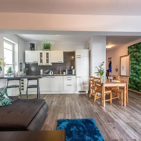 Victus Cozy Apartment With Underground Parking By Noclegi Renters-2