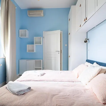 Victus Cozy Apartment With Parking By Noclegi Renters-3