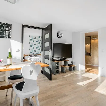 Sunny - Billberry Apartments-2