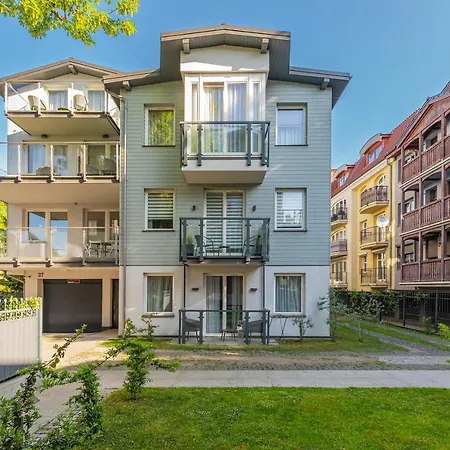 Lion Apartments - Chopina 29 With Parking 5 Min From The Beach And Center-3