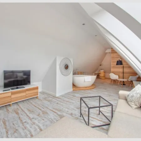Amazing Big Loft With Seaview 800M To Beach-2