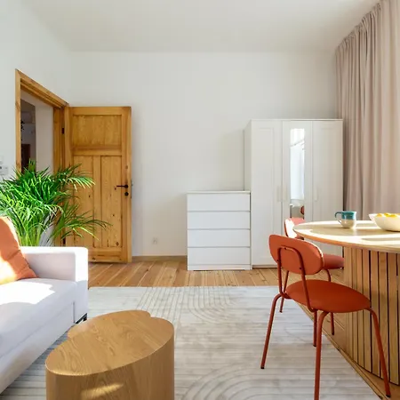 Roomsy Broniewskiego-2