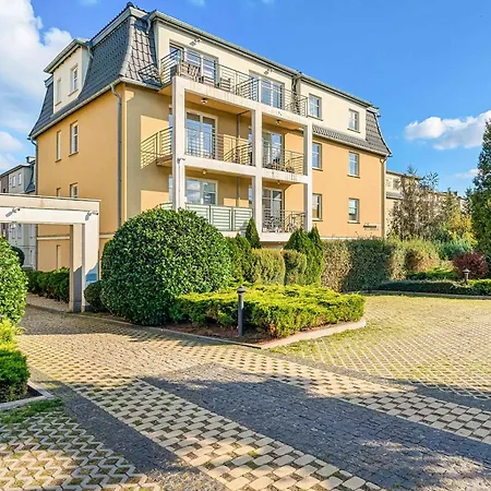 Sunny Apartment With Parking On The Green And Friendly Estate By Noclegi Renters-3