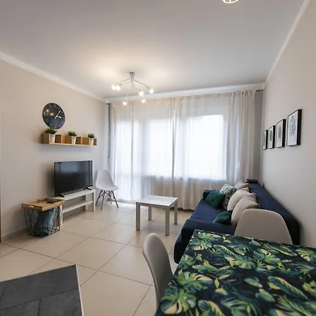 Victus Stylish Apartment With Underground Parking By Noclegi Renters-3