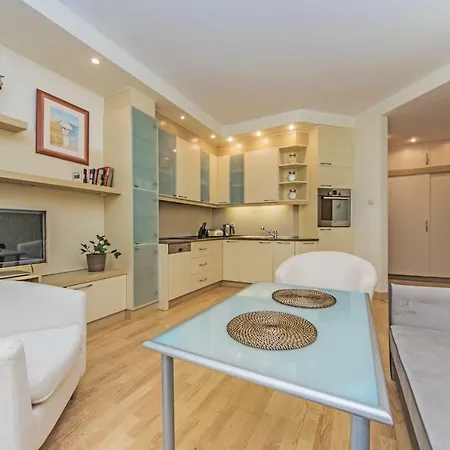 Apartament Złota Gracja z prywatnym parkingiem-3