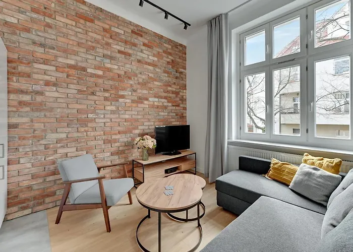 Grand Apartments - Two Bedroom, 6 Person City Center Apartment Sopot