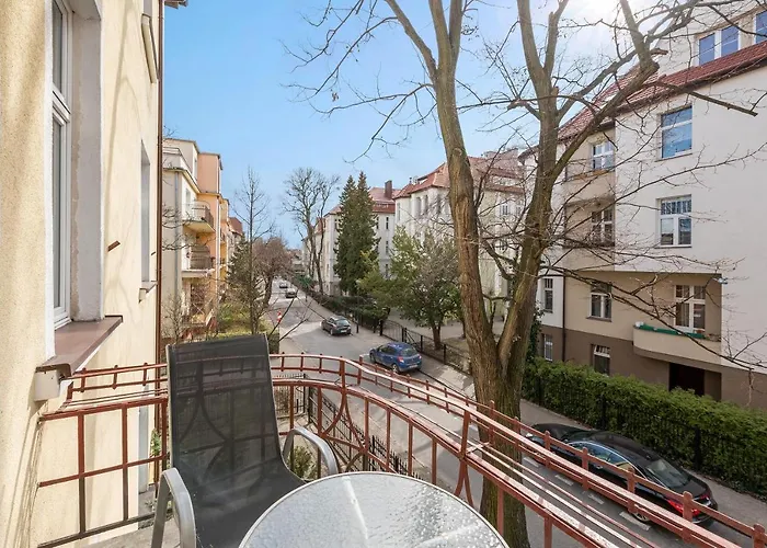 Grand Apartments - Two Bedroom, 6 Person City Center Apartment Sopot
