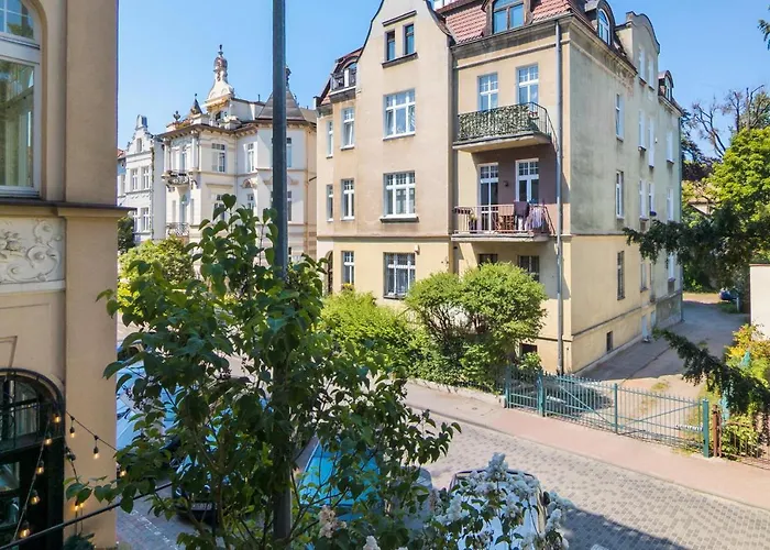 Atmospheric Apartment Near The Train Station Sopot By Noclegi Renters
