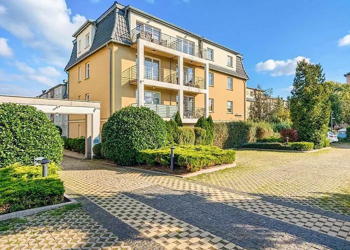 Sunny Apartment With Parking On The Green And Friendly Estate By Noclegi Renters Sopot