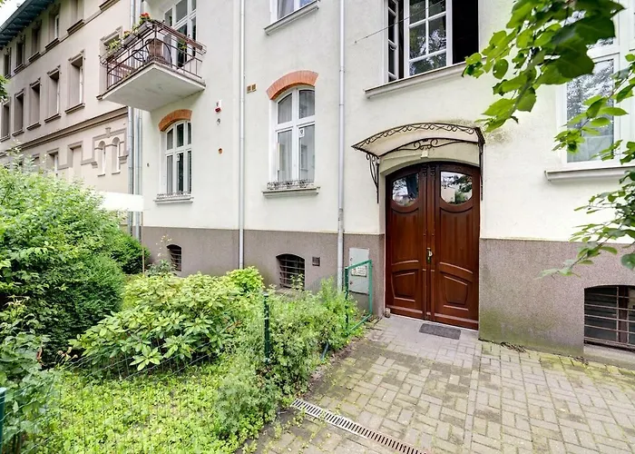 Dr Apartments - Frank Sopot